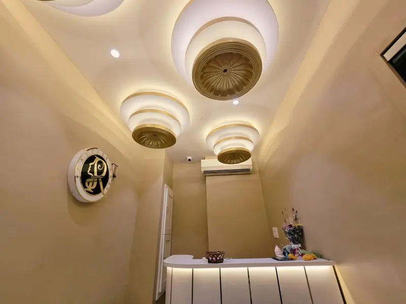 Elegant reception of Raffles Spa, luxury spa in Chembur